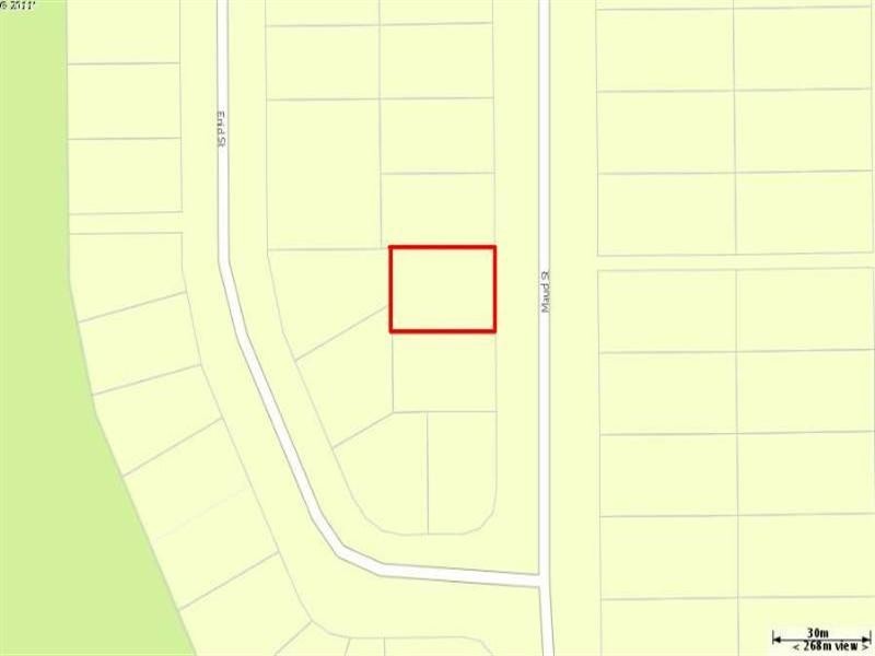 15 Maud Street, Flying Fish Point, Innisfail QLD 4860