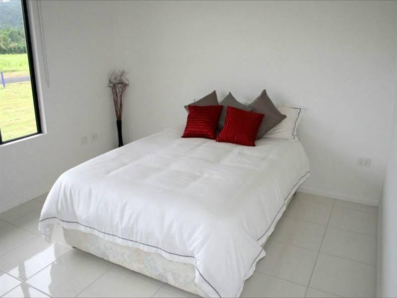 24 Bulgaru Road, Etty Bay QLD 4858