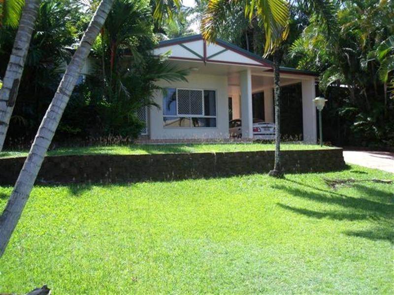 15 Enid Street, Flying Fish Point QLD 4860