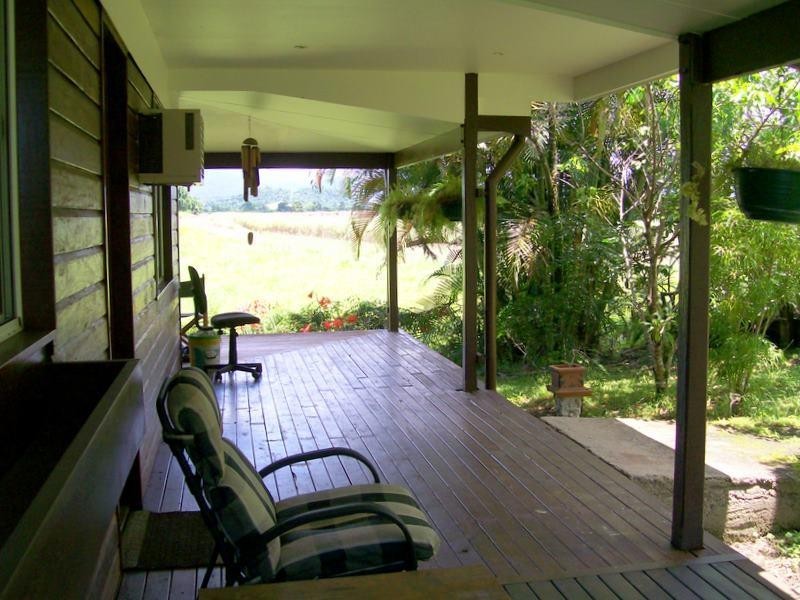 12 McRobbie Road, Silkwood QLD 4856