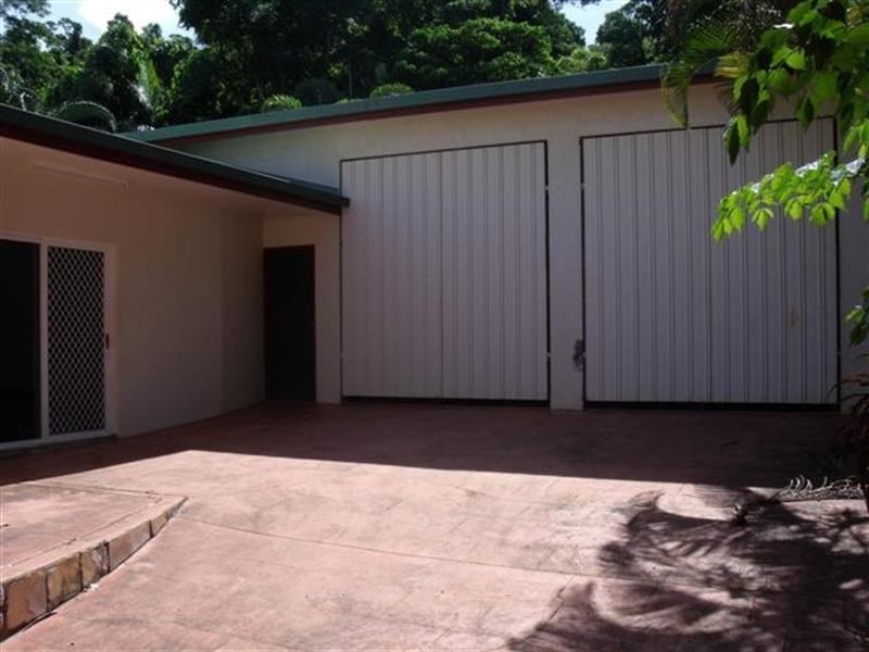 15 Enid Street, Flying Fish Point QLD 4860