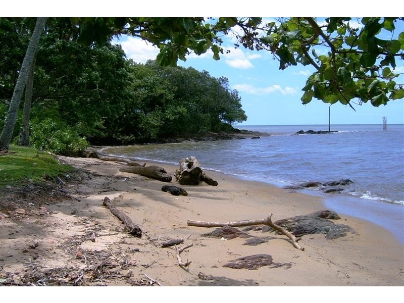 21 Judy Street, Flying Fish Point QLD 4860