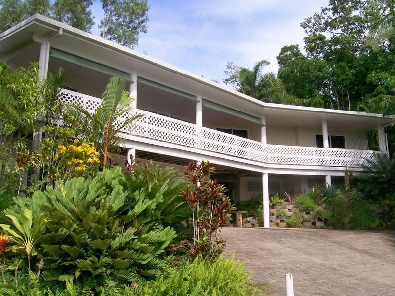 1 Maria Street, Flying Fish Point QLD 4860