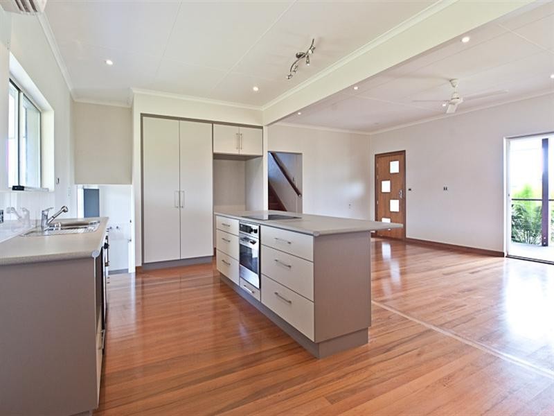 233 Etty Bay Road, Etty Bay QLD 4858