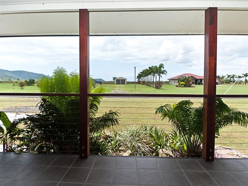 233 Etty Bay Road, Etty Bay QLD 4858
