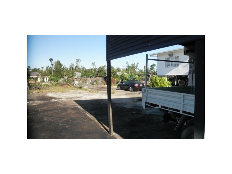 15 EDWARD, Silkwood QLD 4856