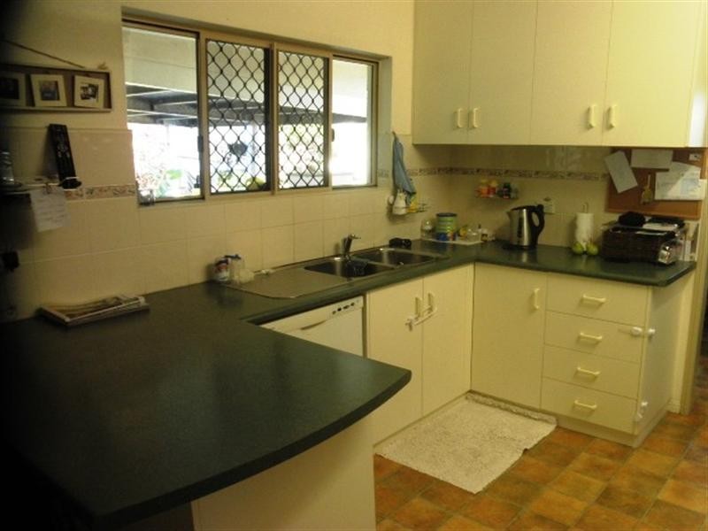 8 Broad, Etty Bay QLD 4858