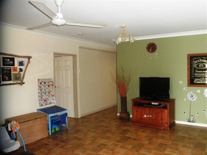 8 Broad, Etty Bay QLD 4858