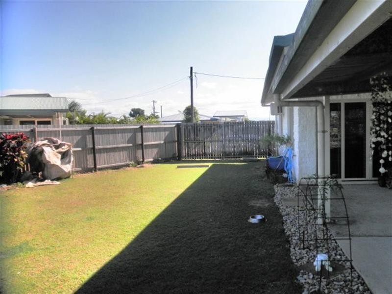 8 Broad, Etty Bay QLD 4858