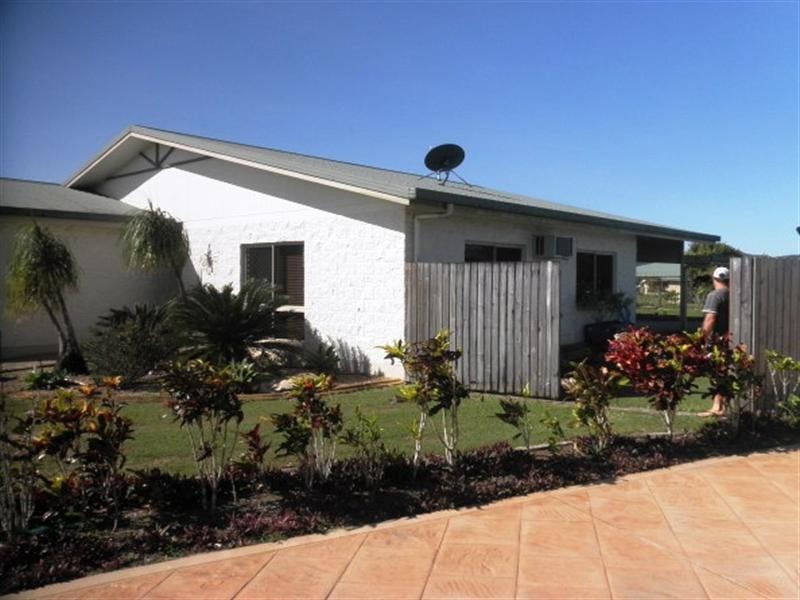 8 Broad, Etty Bay QLD 4858