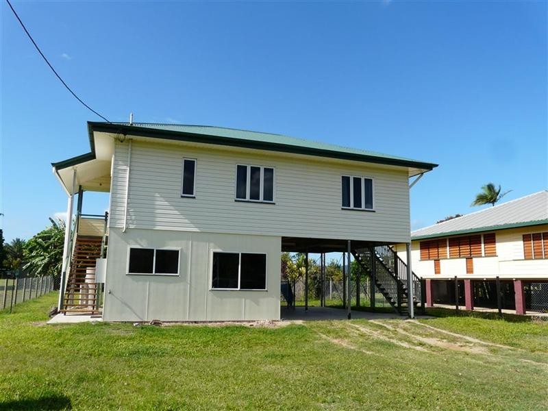 25 Acacia Street, Goondi Bend QLD 4860