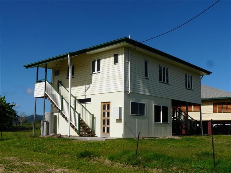 25 Acacia Street, Goondi Bend QLD 4860