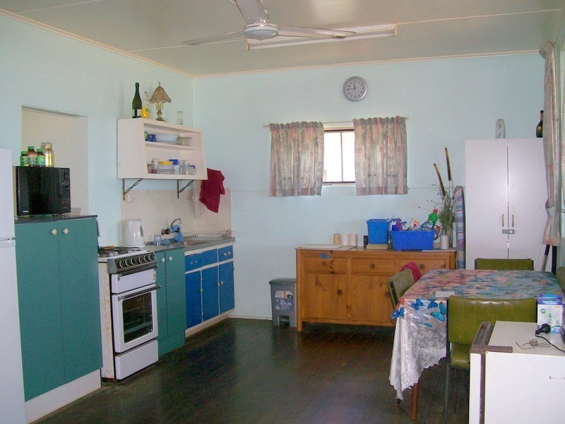 38 Elizabeth Street, Flying Fish Point QLD 4860