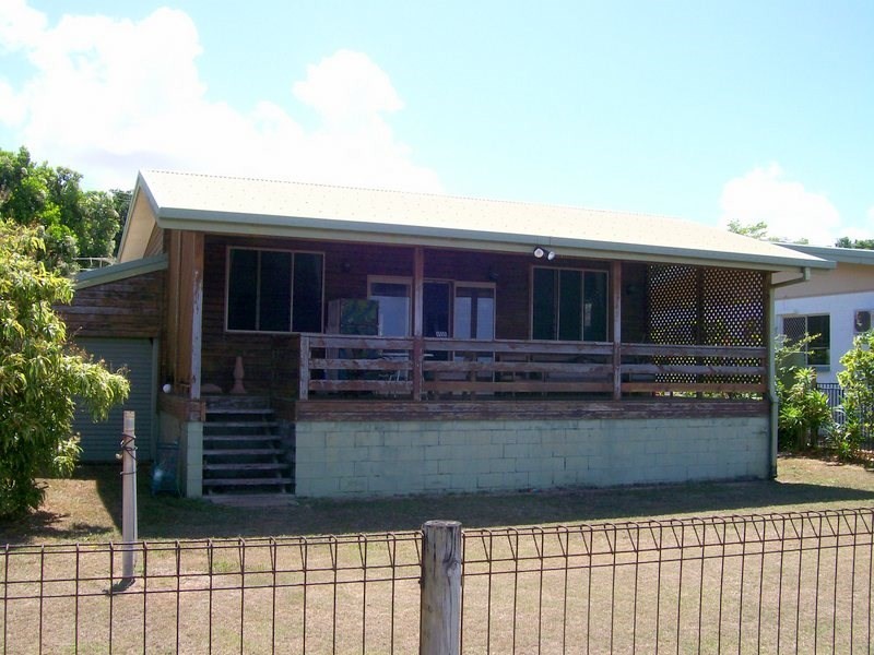 38 Elizabeth Street, Flying Fish Point QLD 4860