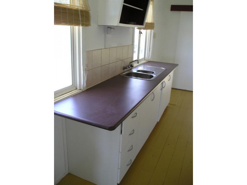 11 Esplanade, Flying Fish Point QLD 4860