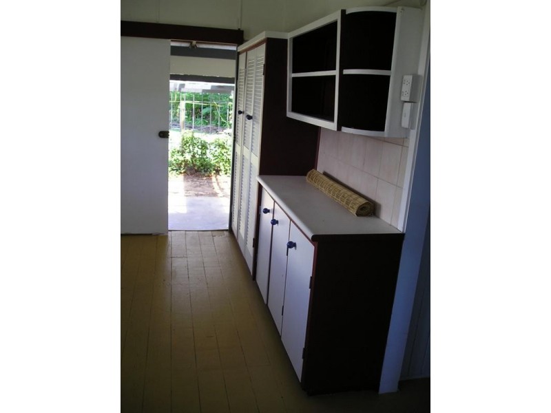 11 Esplanade, Flying Fish Point QLD 4860