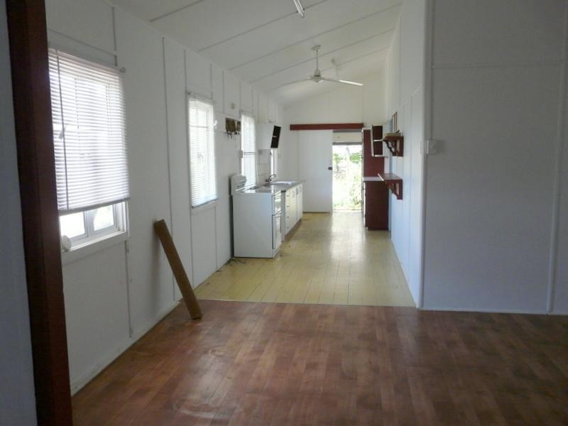 11 Esplanade, Flying Fish Point QLD 4860