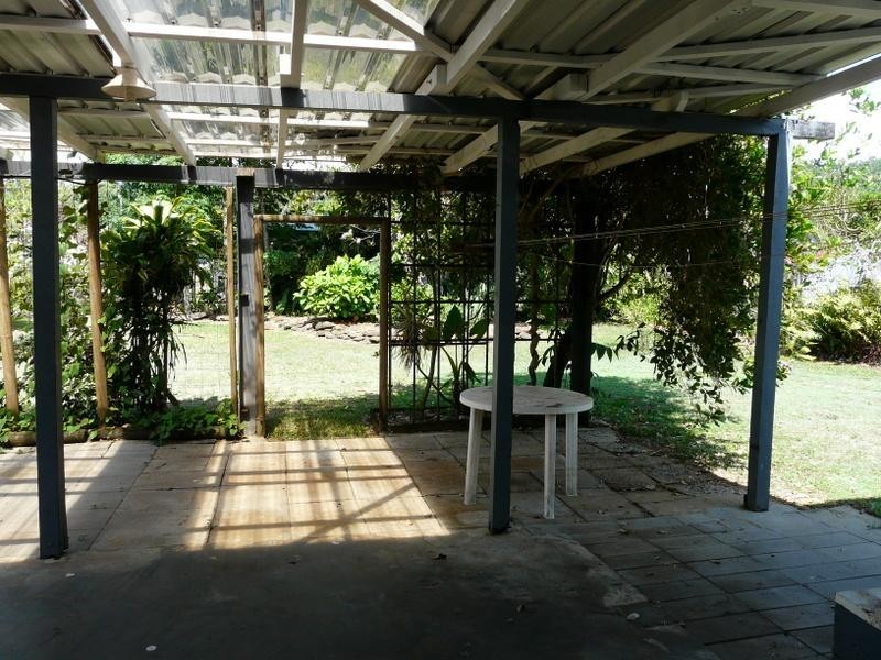 11 Esplanade, Flying Fish Point QLD 4860