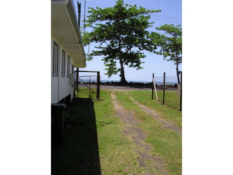 11 Esplanade, Flying Fish Point QLD 4860