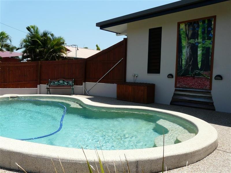 1 Hebblewhite Close, Etty Bay QLD 4858