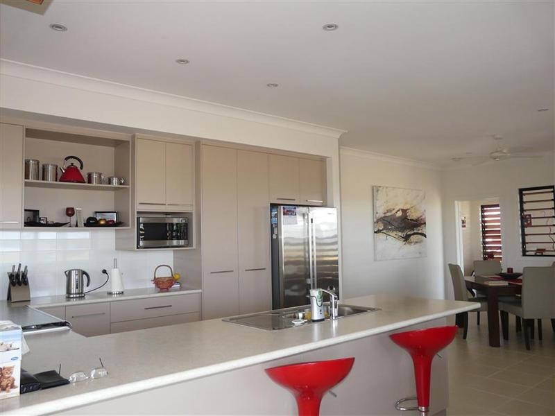 1 Hebblewhite Close, Etty Bay QLD 4858