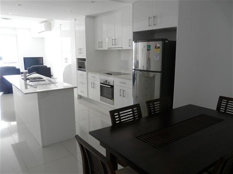 2/30-40 Fitzgerald Esplanade, Innisfail QLD 4860