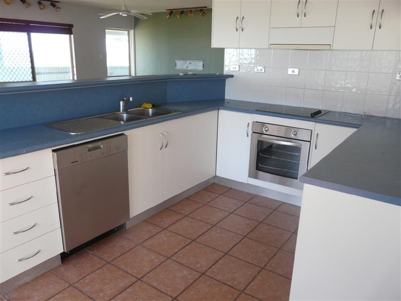 40 Elizabeth Street, Flying Fish Point QLD 4860