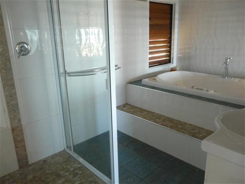 40 Elizabeth Street, Flying Fish Point QLD 4860