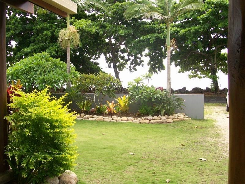 9 Esplanade, Flying Fish Point QLD 4860