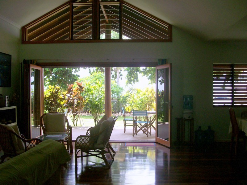 9 Esplanade, Flying Fish Point QLD 4860