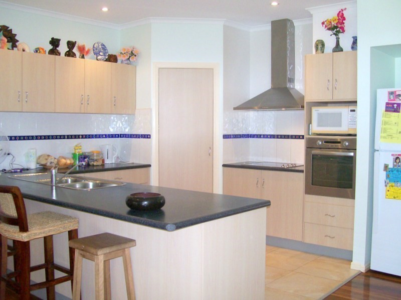 9 Esplanade, Flying Fish Point QLD 4860