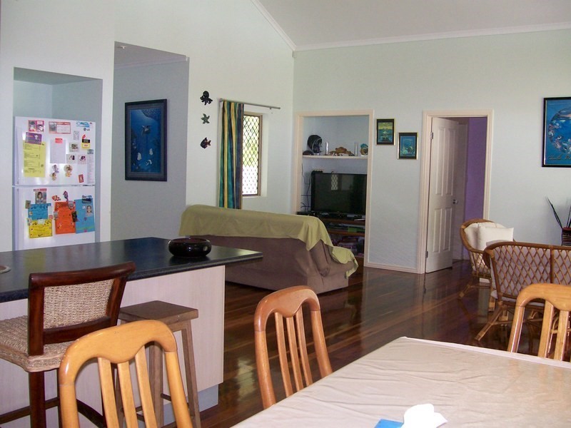 9 Esplanade, Flying Fish Point QLD 4860