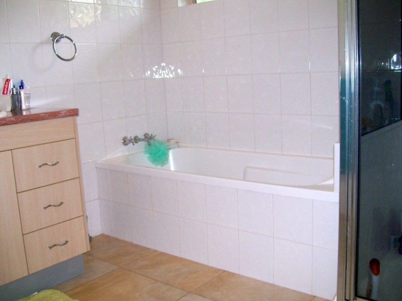 9 Esplanade, Flying Fish Point QLD 4860