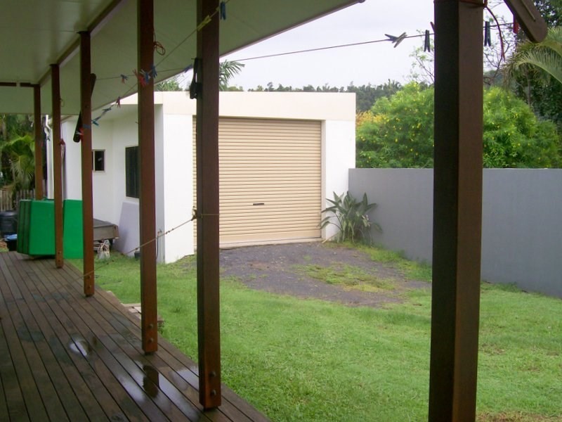 9 Esplanade, Flying Fish Point QLD 4860