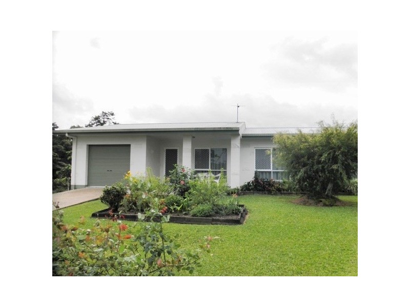 9 VANDELEUR, Innisfail QLD 4860