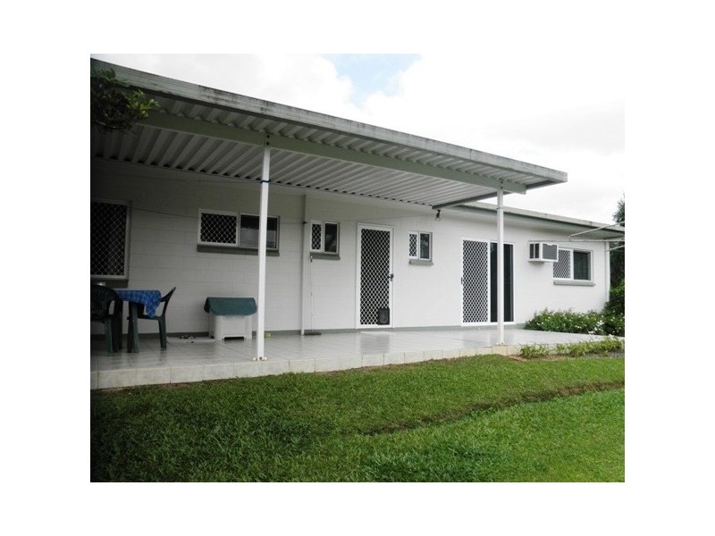 9 VANDELEUR, Innisfail QLD 4860