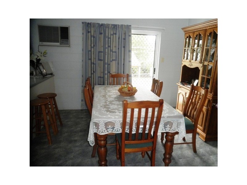 9 VANDELEUR, Innisfail QLD 4860