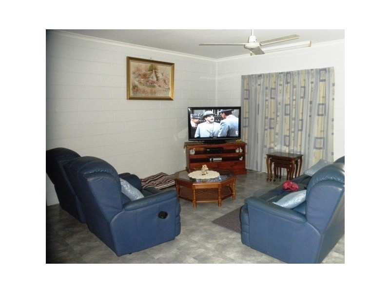 9 VANDELEUR, Innisfail QLD 4860