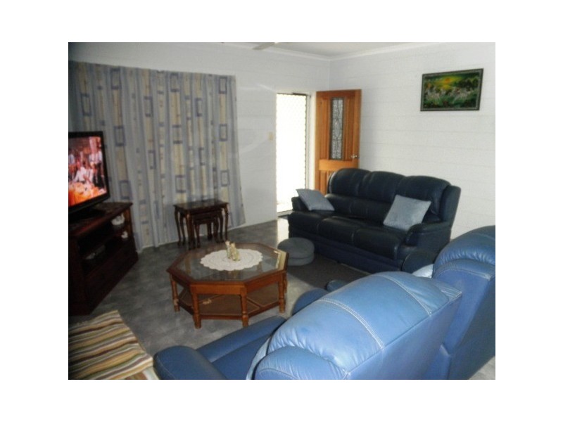 9 VANDELEUR, Innisfail QLD 4860