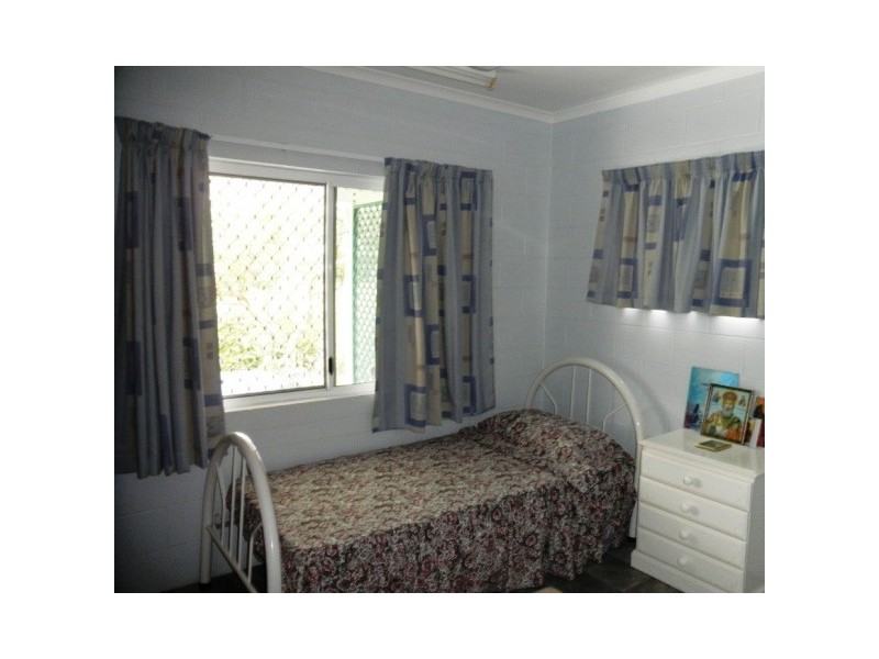 9 VANDELEUR, Innisfail QLD 4860