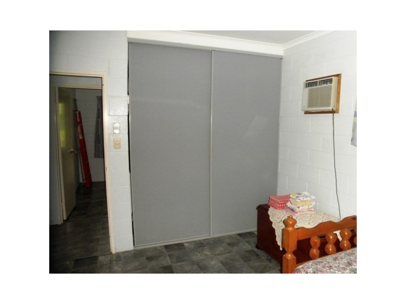 9 VANDELEUR, Innisfail QLD 4860