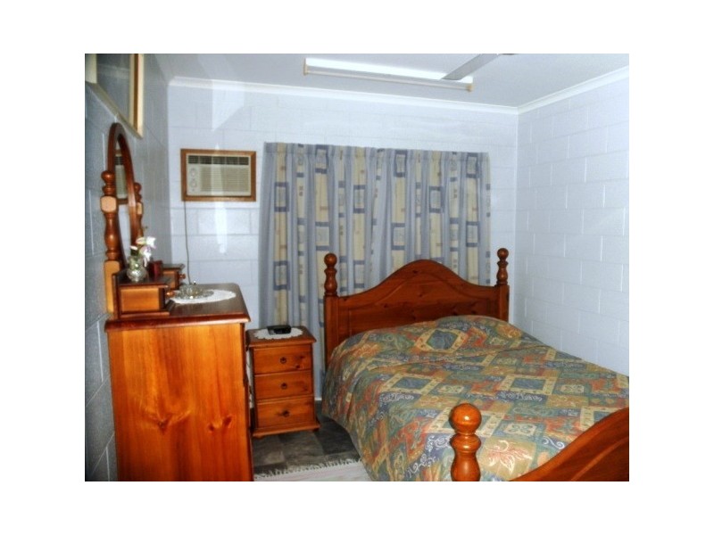 9 VANDELEUR, Innisfail QLD 4860