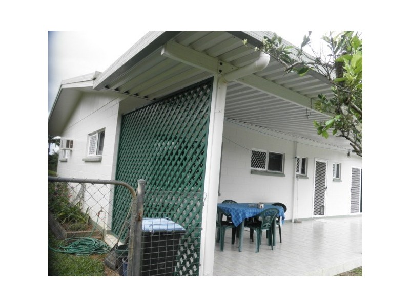 9 VANDELEUR, Innisfail QLD 4860