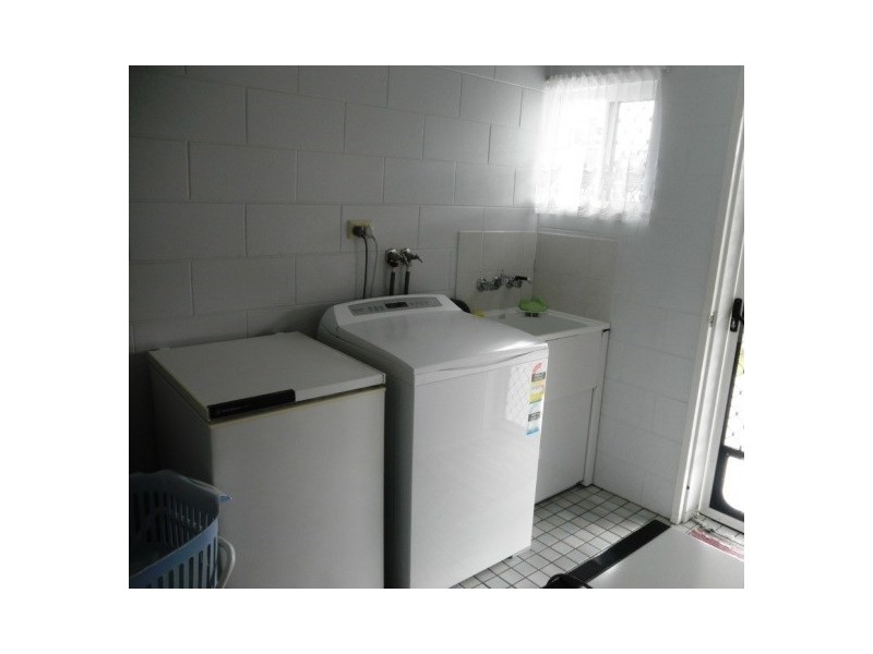 9 VANDELEUR, Innisfail QLD 4860