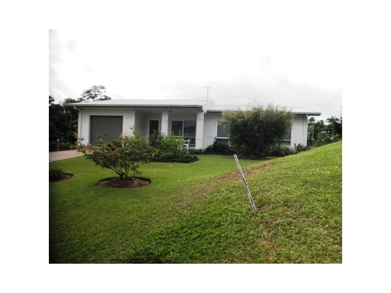9 VANDELEUR, Innisfail QLD 4860