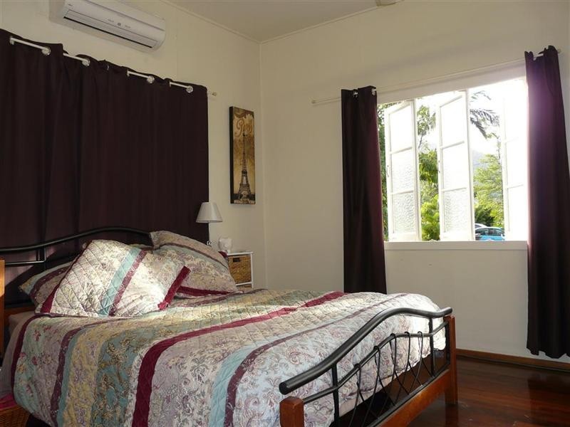 8 Judy Street, Flying Fish Point QLD 4860