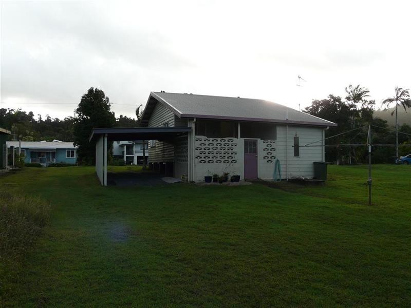 8 Judy Street, Flying Fish Point QLD 4860