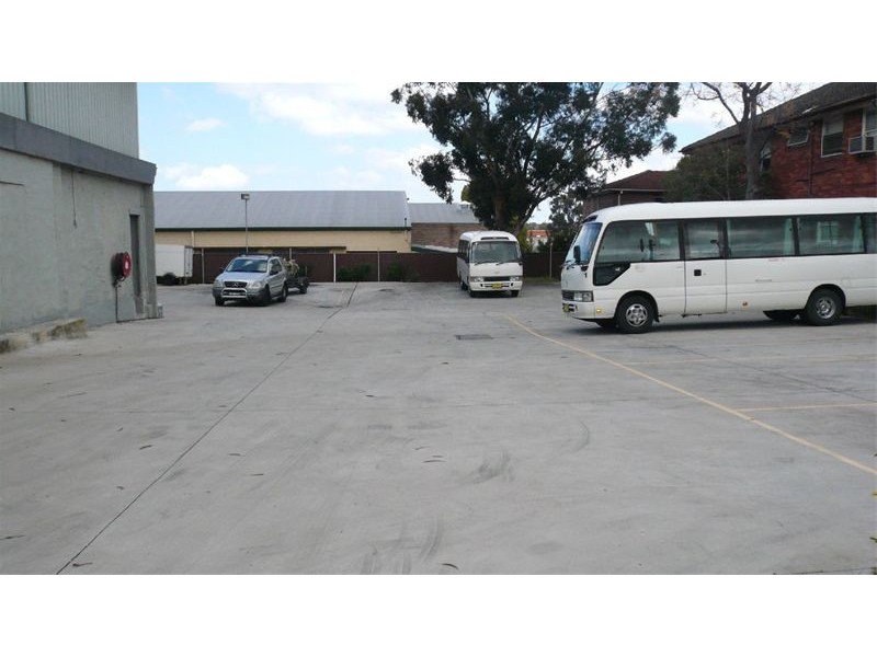 2 Omnibus Road, Kingsgrove NSW 2208
