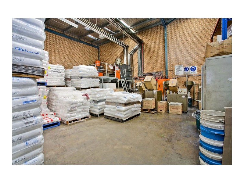 6 Helles Avenue, Moorebank NSW 2170