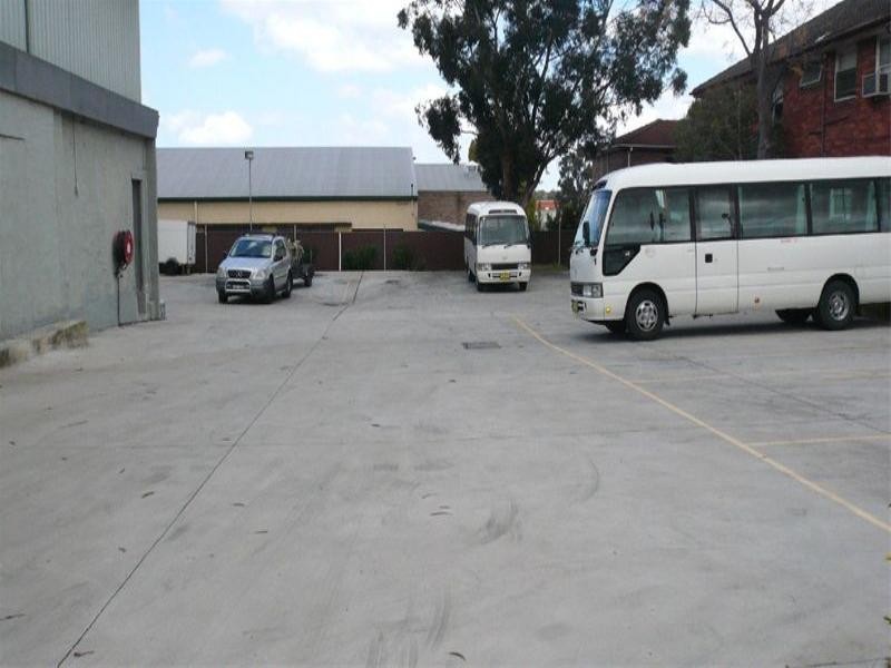 2 Omnibus Road, Kingsgrove NSW 2208